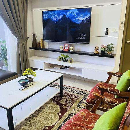 Mines Astetica Lake View Condo Seri Kembangan V1 ภายนอก รูปภาพ