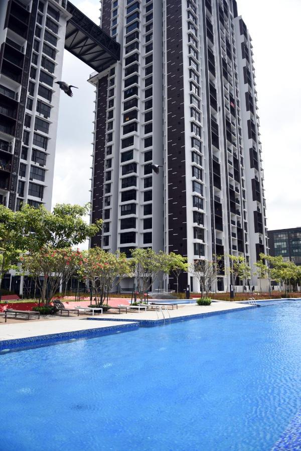 Mines Astetica Lake View Condo Seri Kembangan V1 ภายนอก รูปภาพ