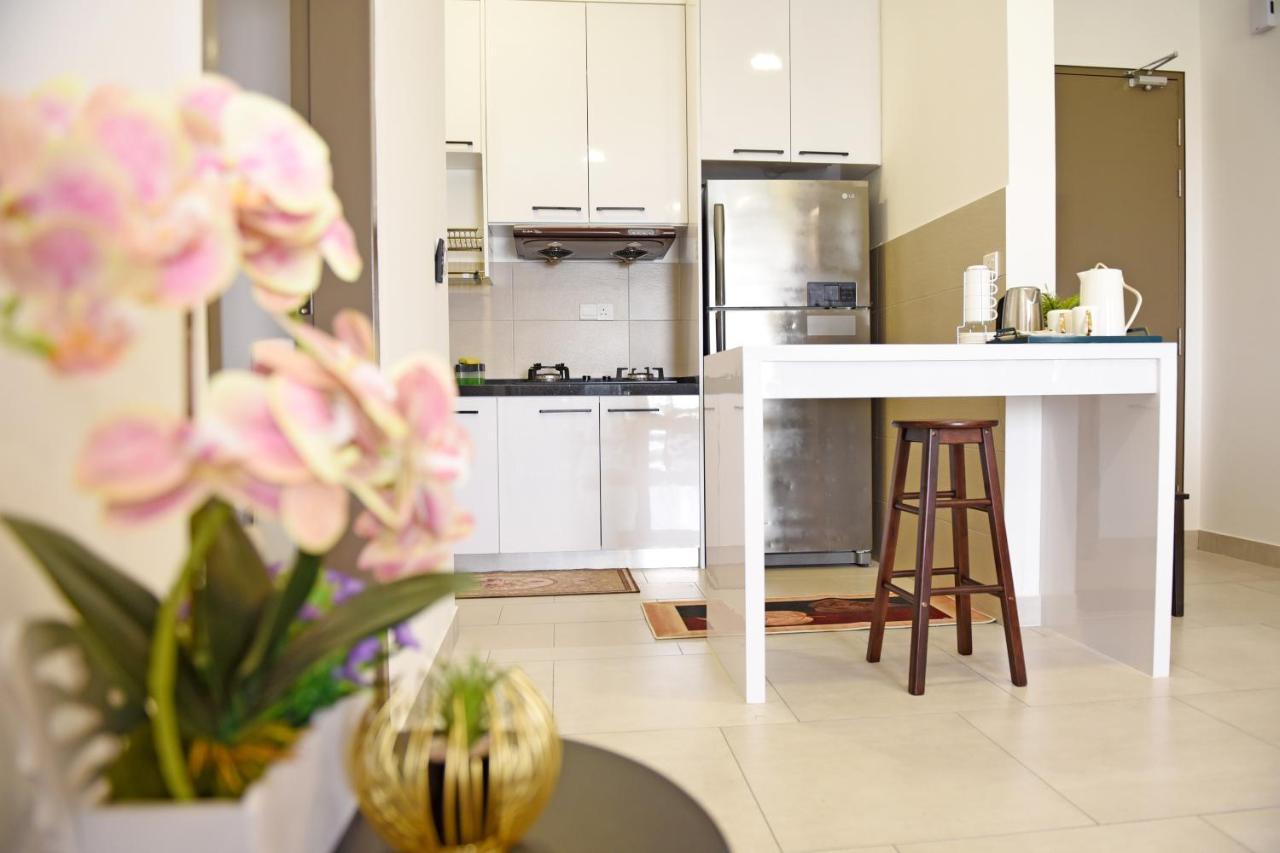 Mines Astetica Lake View Condo Seri Kembangan V1 ภายนอก รูปภาพ