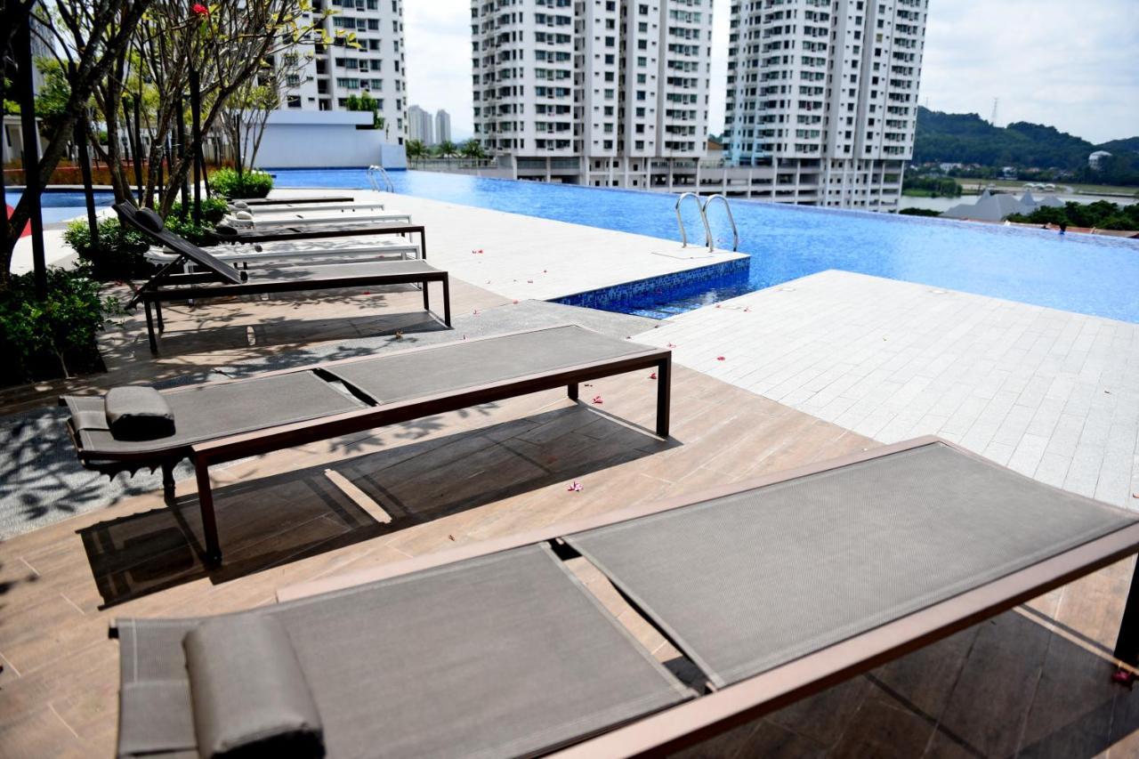 Mines Astetica Lake View Condo Seri Kembangan V1 ภายนอก รูปภาพ