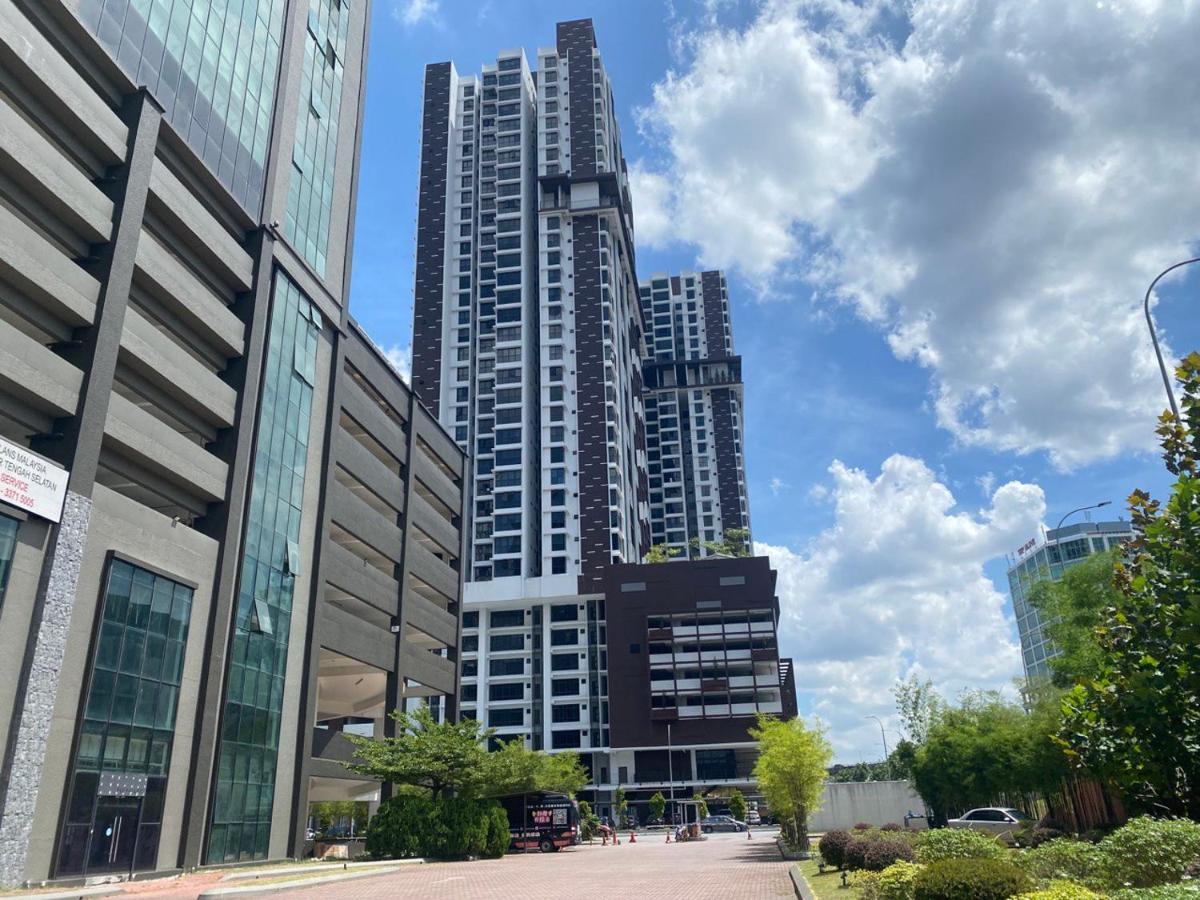 Mines Astetica Lake View Condo Seri Kembangan V1 ภายนอก รูปภาพ